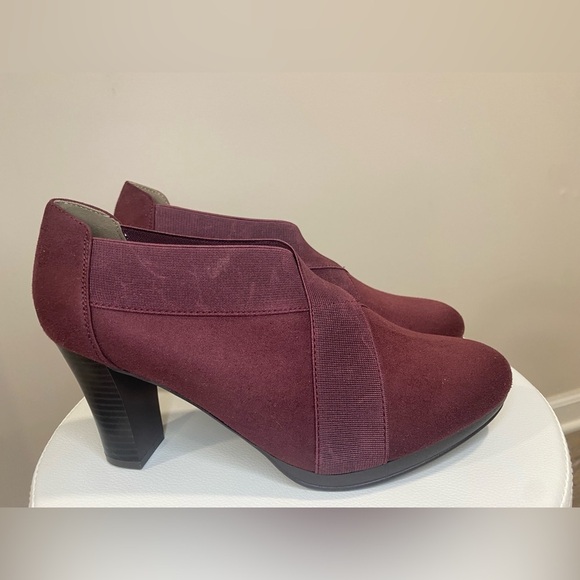 cloudwalkers Shoes - Cloudwalkers Burgundy Heeled Booties Women’s 8W Slip-On Comfort Dress Shoe